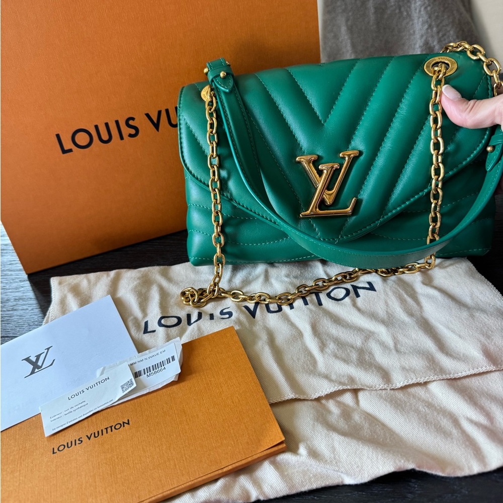 Louis Vuitton Green Calfskin New Wave Chain Bag MM in NM Emerald - Picture 2 of 10